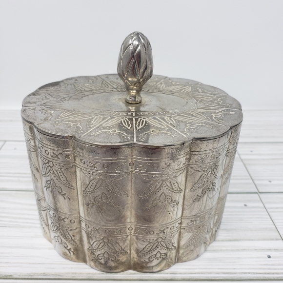 Oval Scalloped Jewelry Trinket Box Red Interior Lined Removeable Lid Acorn Hande - Picture 1 of 16